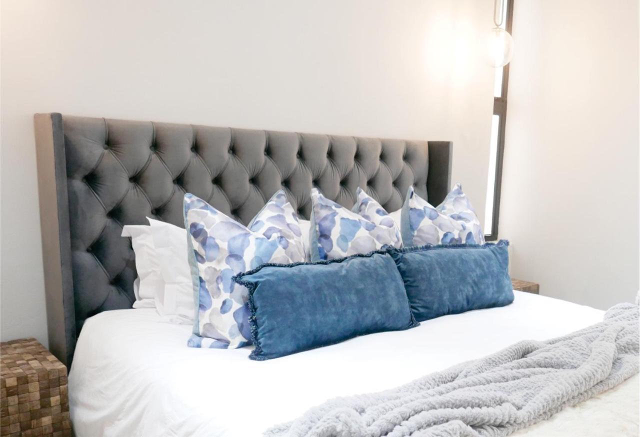 Waterside Cottages & Villas - Self Catering ハボローネ エクステリア 写真